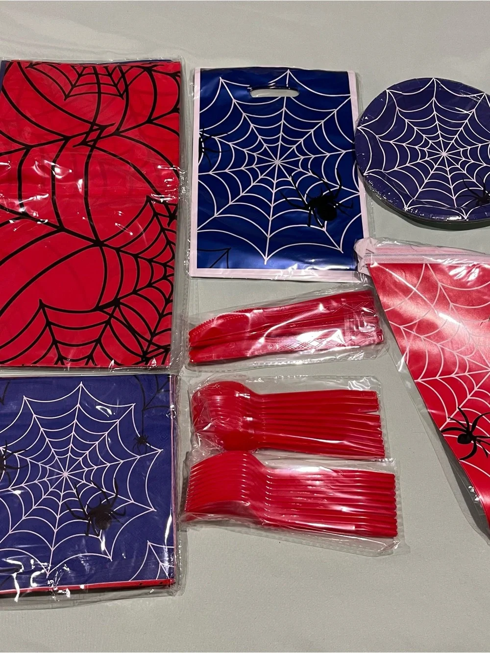 NEW Spider-Man-inspired birthday party supplies pack, 8 person